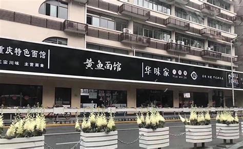 黑底招牌|沿街店铺统一黑底招牌？城市管理不能“一刀切”